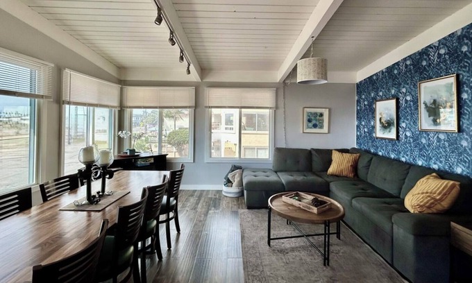 Silver Strand Condo | Come enjoy the sunset at this Harbor view townhouse! Parking, Beach Gear +Dog!