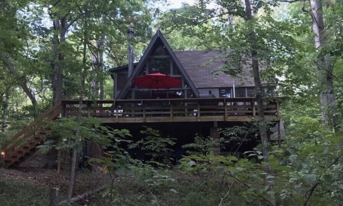 Innsbrook Ski Chalet | Come enjoy this lovely 3 bedroom 2 baths lakefront chalet with a swimming dock.
