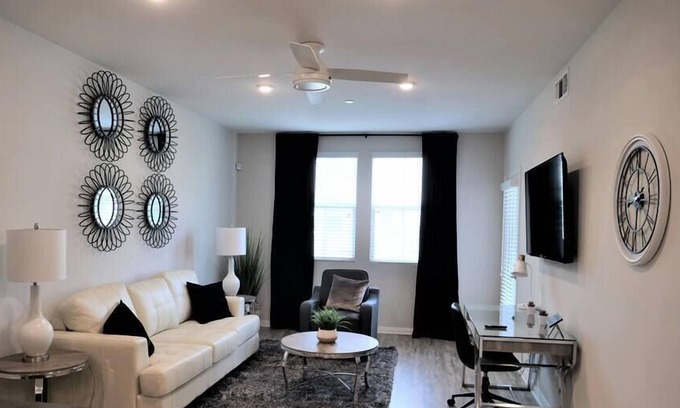 Arlington South Apartment | Come get some California Love