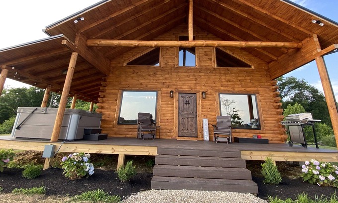 New Plymouth Cabin | Come relax and take in the breath taking views!