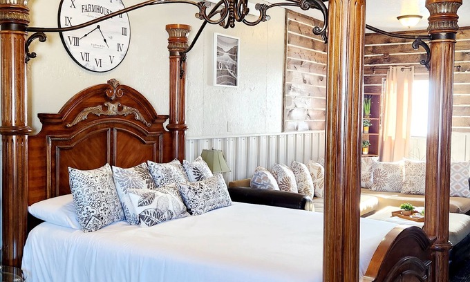 Hermosa Apartment | Come relax at the Hot Tub Highland Hideaway