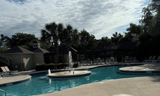 Vaught Condo | Come Relax at the Pool and Explore Myrtle Beach!