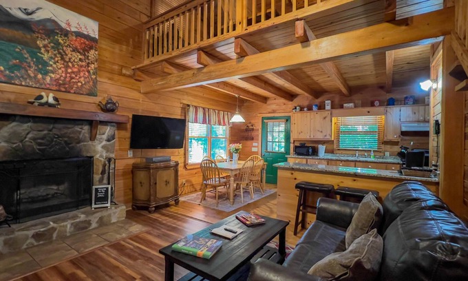 Warm Springs Cabin | Come see Callaway's Pumpkins and Fantasy in Lights with us at The Summit!