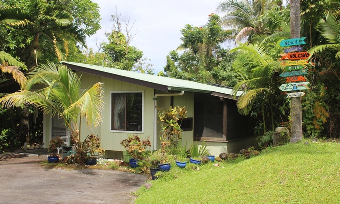 Hilo House | Come see Kilauea at Volcano National Park and Mauna Loa! Two active volcanoes!