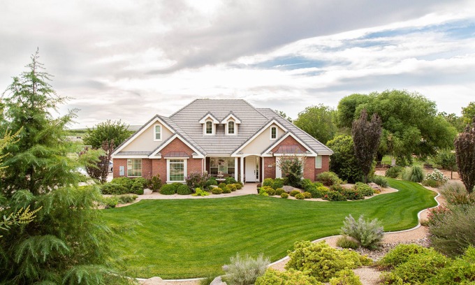 Hurricane House | Come stay at Hurricane Hill Home near Zion National Park!