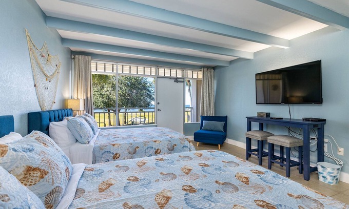 Ruskin Apartment | Come stay where the dolphins play! Unit 216