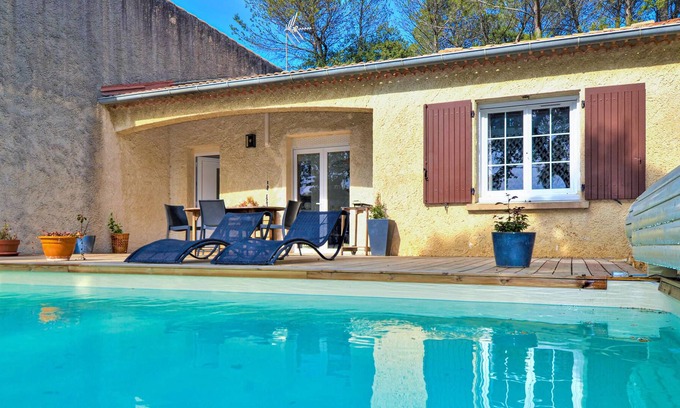 Gard Rhodanien House | Come to this lovely vacation home with air conditioning and private pool in the commune of Montfauco