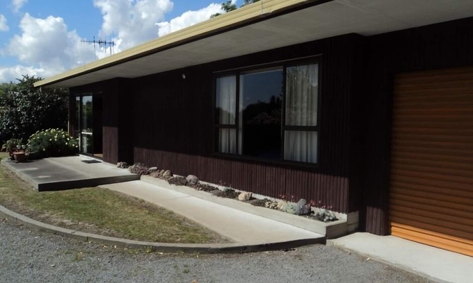Two Mile Bay House | Comfortable two bedroom bach