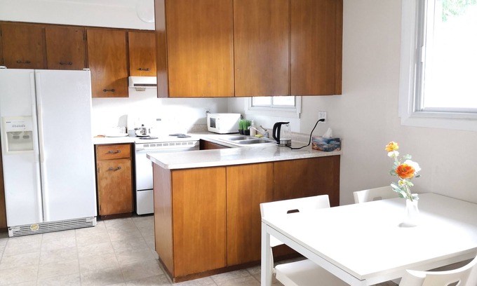 Bayview Woods - Steeles House | Comfort and Bright House 7 minutes to Finch Station in Toronto big space.
