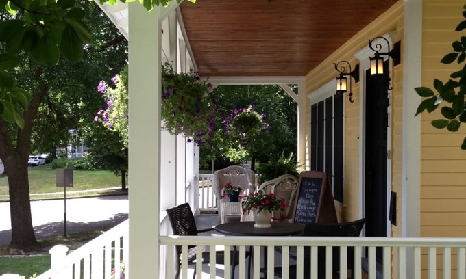 Summit Hill Condo | COMFORT and CHARM - Stay in St. Paul's FAVORITE rental in historic Summit Hill!