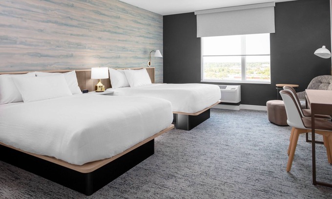 Clearwater Hotel | Comfort and Convenience! 3 Relaxing Units, Free Breakfast, Pets Allowed, Pool