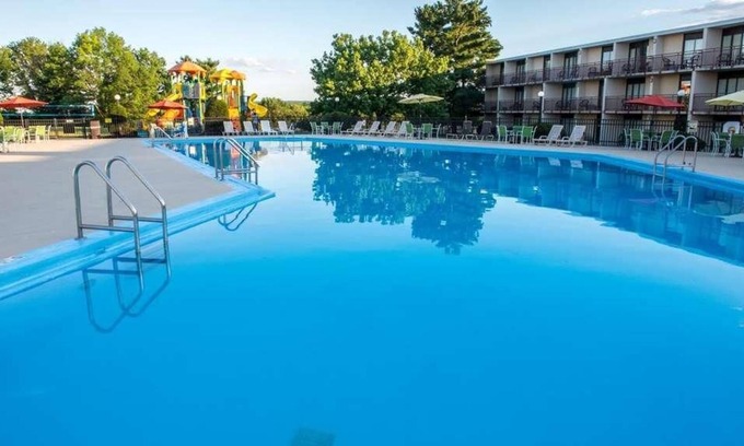 Harrisburg - Hershey House | Comfort and Convenience! Pets Allowed, Outdoor Pool, Free Parking
