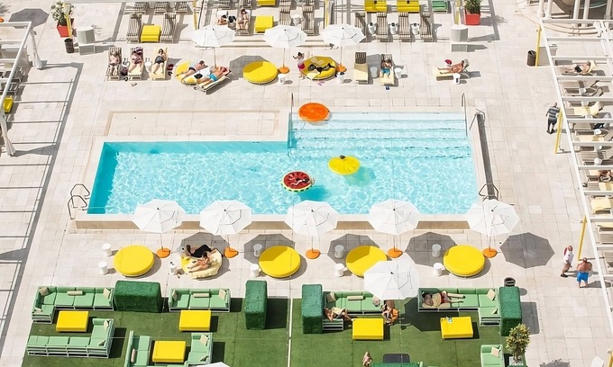 Downtown Las Vegas Hotel | Comfort and Convenience! FREE Parking, Rooftop Pool, Pet-friendly Property!