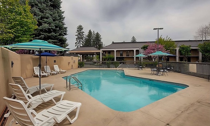 Orchard District Hotel | Comfort and Convenience! 2 Relaxing Units! Close to Bend Municipal Airport!