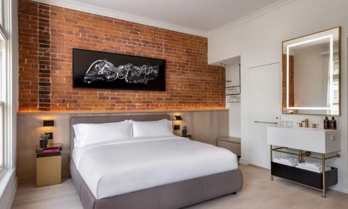 Beaconsfield Village House | Comfort and Convenience! Bar, On-Site Dining, Pet-Friendly