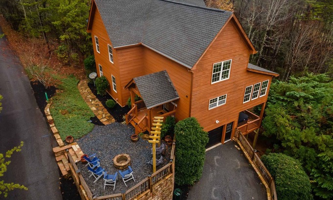 Blairsville Cabin | Comfort and Luxury at its best, Hot Tub 1 Dog friendly. New Property