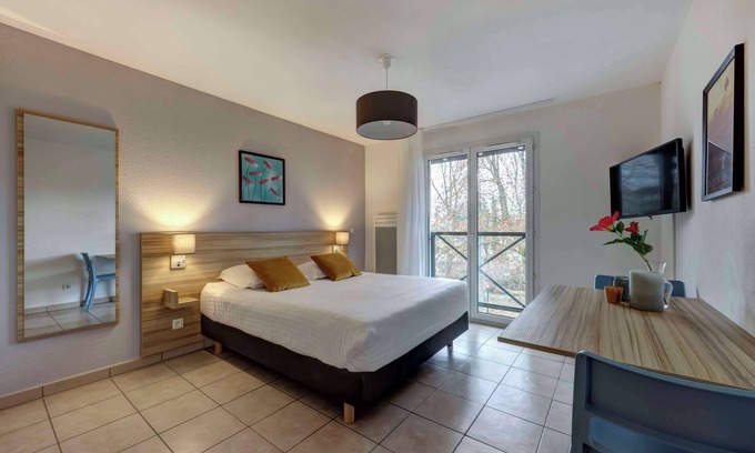 Divonne-les-Bains Apartment | Comfort Aparthotel Divonne L'Oree du Parc