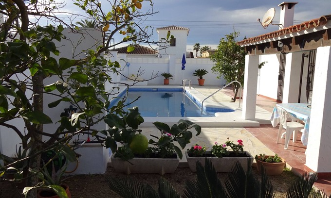 Els Poblets Ski Chalet | Comfort chalet, full climate, saltwater pool, enclosed garden, wifi, satellite TV 3 bedrooms