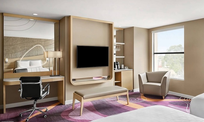 Pasadena Hotel | Comfort & Convenience! Parking, Pets Allowed, Pool! Short drive to Downtown LA!