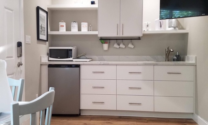 Horace Mann Cottage | Comfort - cottage in a Downtown San Jose. Comfortable for 2-3 people