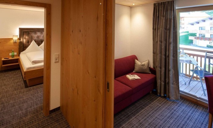 Damuels House | Comfort double room with separate living room/balcony - Hotel Restaurant Alpenblume