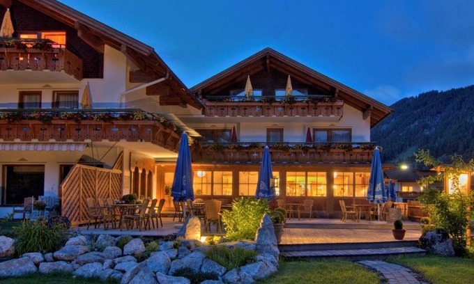Unterjoch Cottage | Comfort family room (with balcony) - Hotel Anneliese