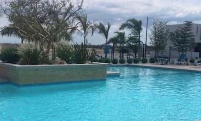La Paz House | Comfort in Gated Community-Pool