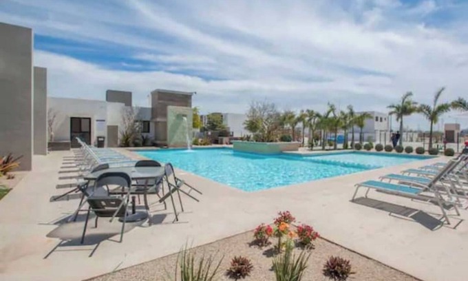 La Paz House | Comfort in Gated Community-Pool