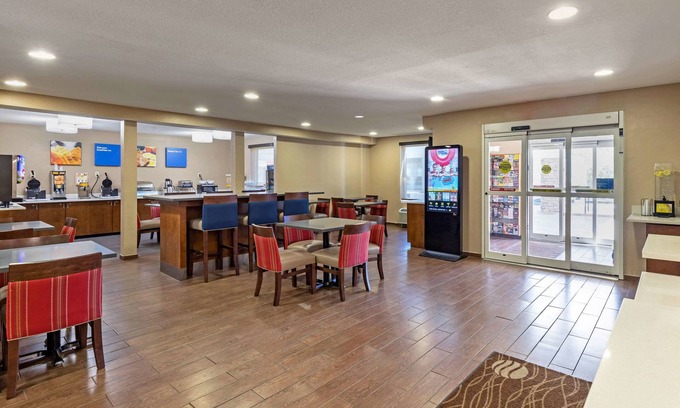 Windy Hill Hotel | Comfort Inn N Myrtle Beach Barefoot Landing