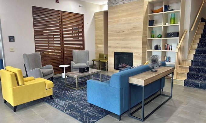 Cartersville Hotel | Comfort Inn & Suites Cartersville - Emerson Lake Point