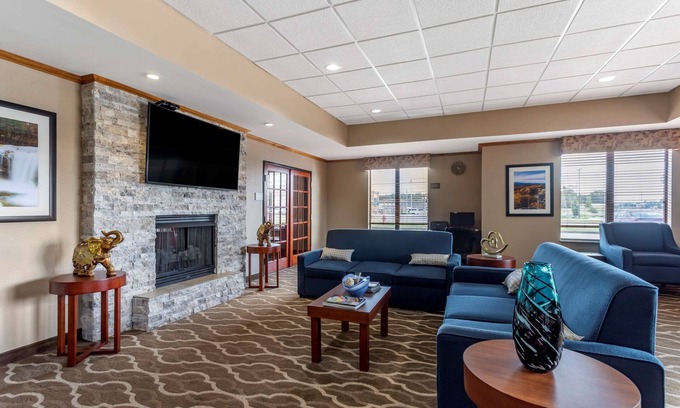 Carbondale Hotel | Comfort Inn & Suites Carbondale University Area