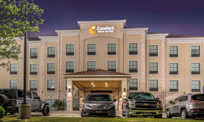 Fossil Creek Hotel | Comfort Inn & Suites Fort Worth - Fossil Creek
