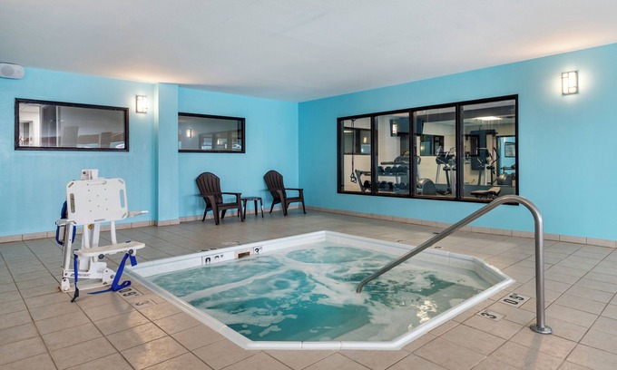 Grand Blanc Hotel | Comfort Inn & Suites Grand Blanc/Flint