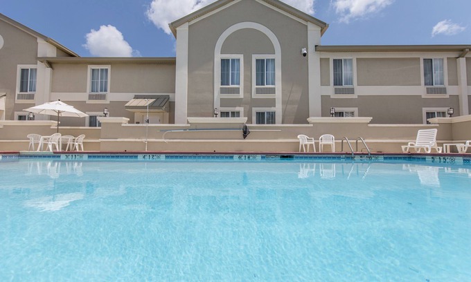 Greenwood Hotel | Comfort Inn & Suites Greenwood near University