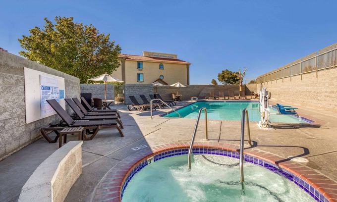 Lancaster Hotel | Comfort Inn & Suites Lancaster Antelope Valley