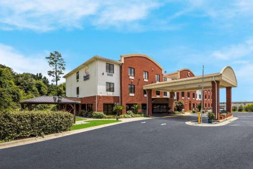 Midway Hotel | Comfort Inn & Suites Midway - Tallahassee West