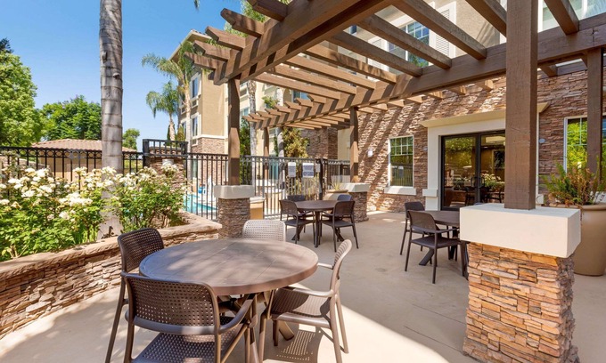 Guasti Hotel | Comfort Inn & Suites near Ontario Airport