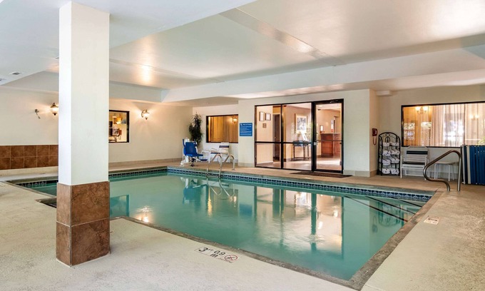 Suwanee Hotel | Comfort Inn & Suites Suwanee - Sugarloaf