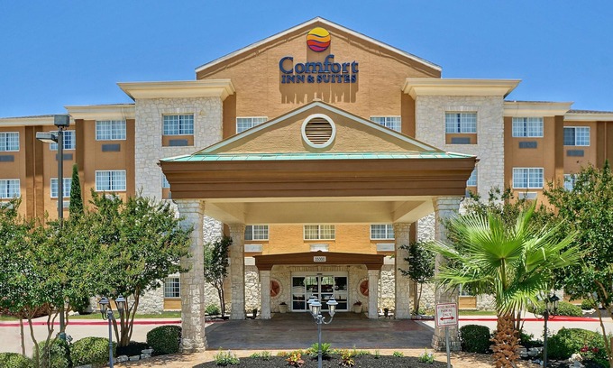 Boerne Hotel | Comfort Inn & Suites Texas Hill Country