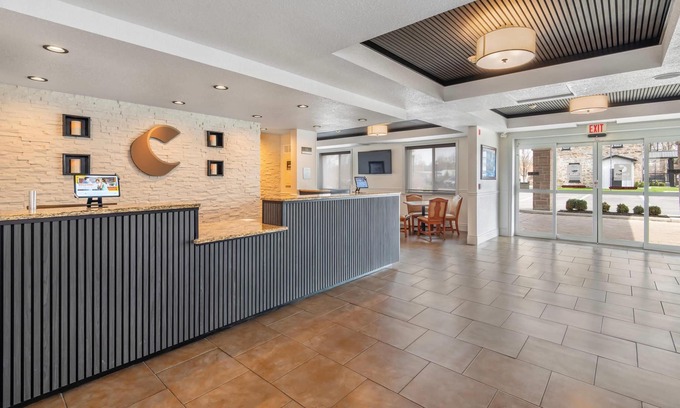Gananoque Hotel | Comfort Inn & Suites Thousand Islands Harbour District