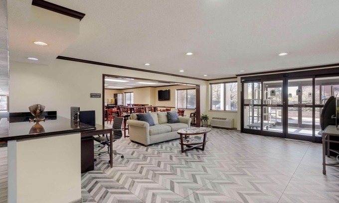 Brentwood Hotel | Comfort Inn & Suites