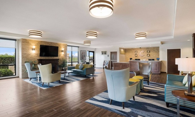 Victoria Hotel | Comfort Inn & Suites Victoria North
