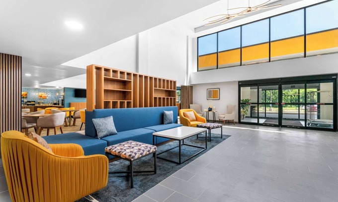 York Hotel | Comfort Inn & Suites York North