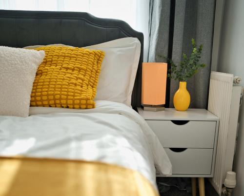 Market Harborough Apartment | Comfort Lettings - 4 bedroom, 8 Beds & 2 Free Parking, Garden, Family Friendly