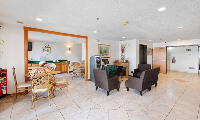 Portage House | Comfort Meets Affordability! 2 Comfortable Units, Pet-Friendly, Near West Beach