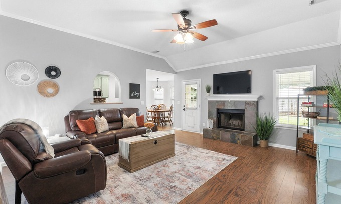 Houston County House | Comfort Meets Convenience 3BR Near Robins AFB w/Patio & Yard