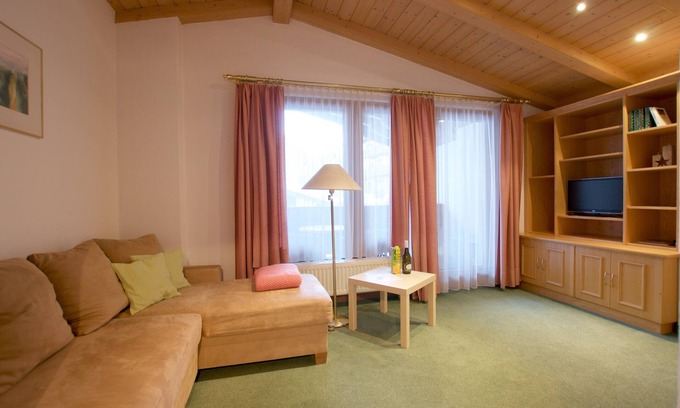 Ausservillgraten Apartment | Comfort One-Bedroom Apartment with Balcony