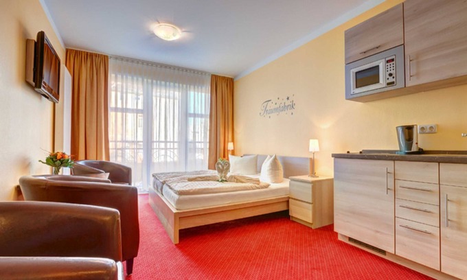 Ahlbeck House | Comfort room with pantry kitchen - Aparthotel Strandhus Trivago Award Best 3