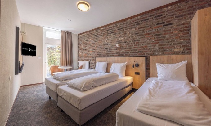 Municipality of Valkenburg aan de Geul Hotel | Comfort Stay + Free Parking/Breakfast | Near Bonnefantenmuseum & Trails