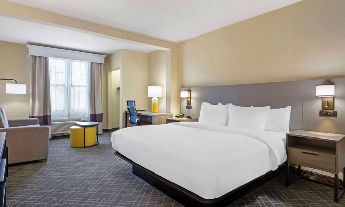 Winston - Salem Hotel | Comfort Suites Hanes Mall